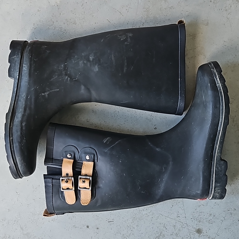 Black rubber Chooka rainboots size 9
